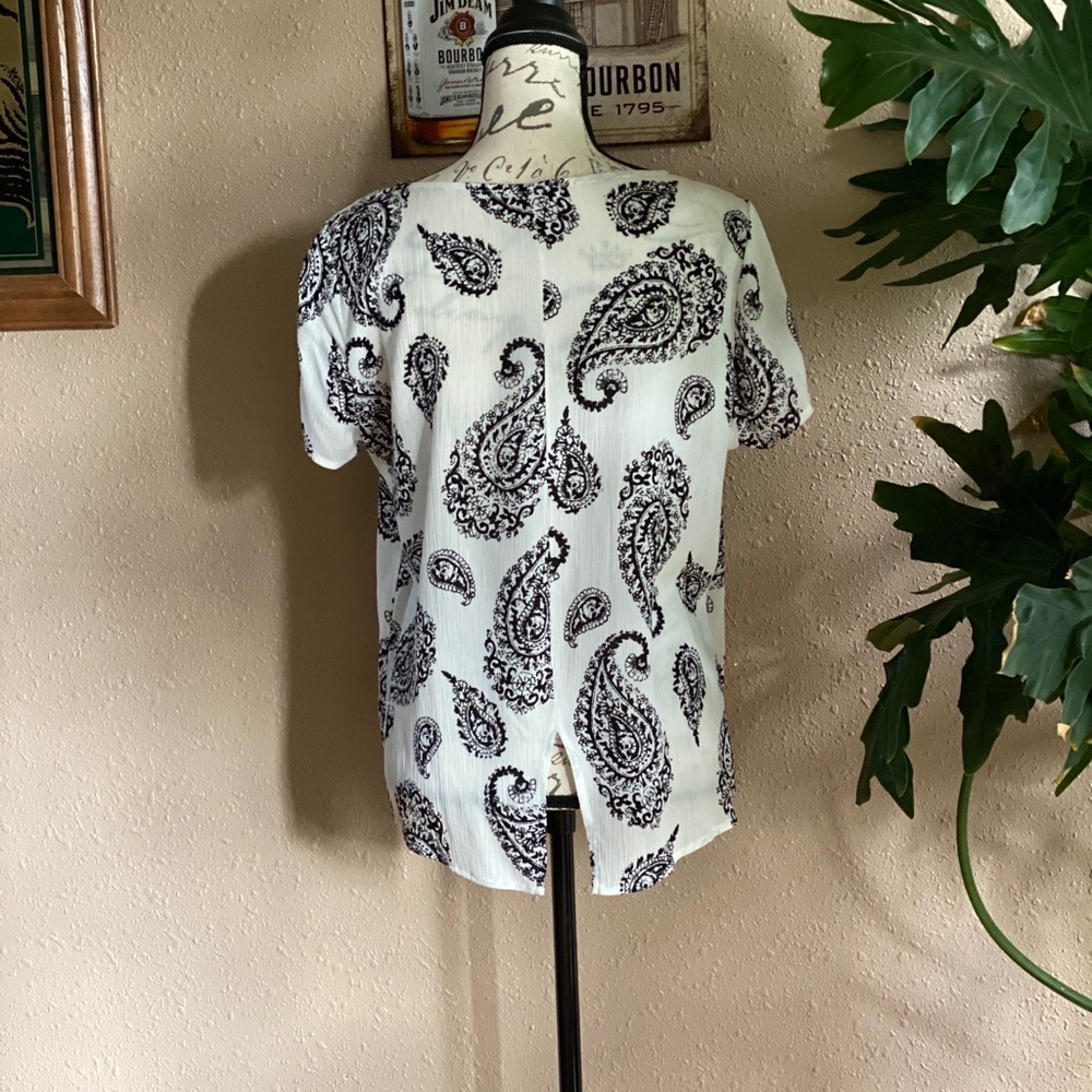 ReneeC Paisley Print Short Sleeve Blouse